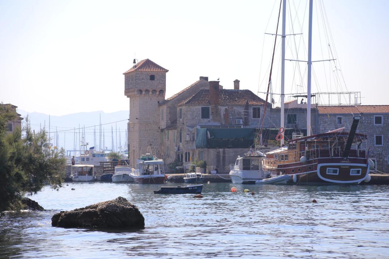 Apartments With A Parking Space Kastel Gomilica, Kastela - 19248 Esterno foto